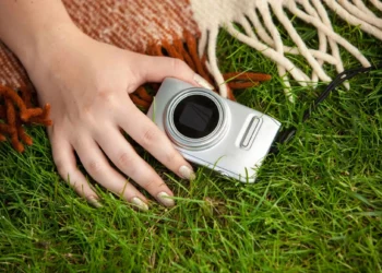 Câmeras digitais antigas voltam e viram febre entre jovens