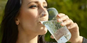 ¿Qué tomar después del ejercicio: agua o bebidas con electrolitos?