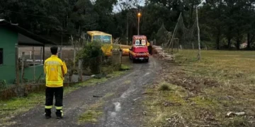 Bombeiros resgatam mulher desaparecido em área de mata em Rio dos Cedros