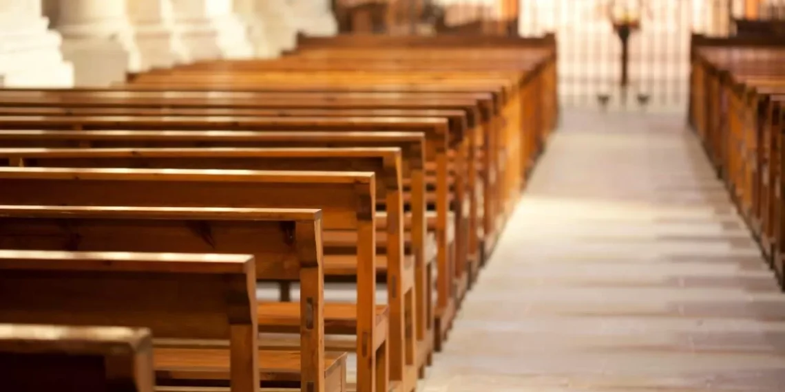 Mulher paga R$ 40 mil à Diocese de SC após perseguir padre