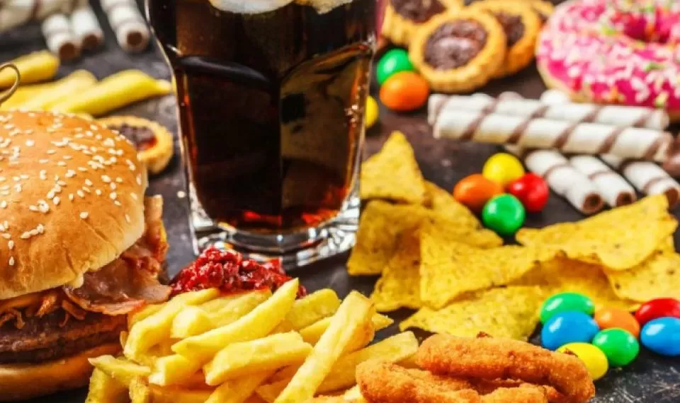 No lo creerá: esta es la comida ‘chatarra’ favorita de los colombianos, según la IA