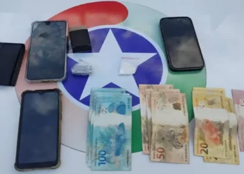Homem é preso em Timbó com drogas, dinheiro e celulares