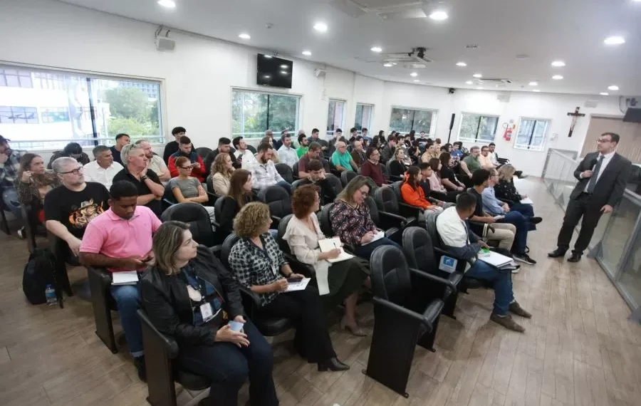 Seminário em Blumenau aborda qualificação e boas práticas de mandatos