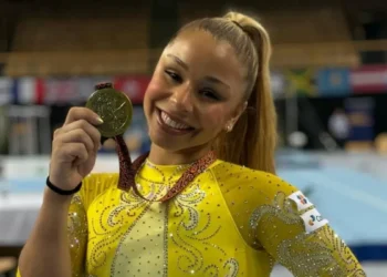 Flávia Saraiva conquista ouro na trave da Copa do Mundo de Ginástica na Hungria