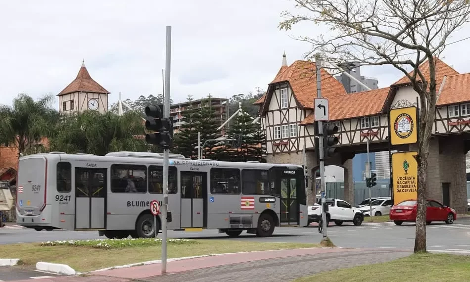 Blumenau amplia transporte coletivo com 822 viagens extras durante a 40ª Oktoberfest