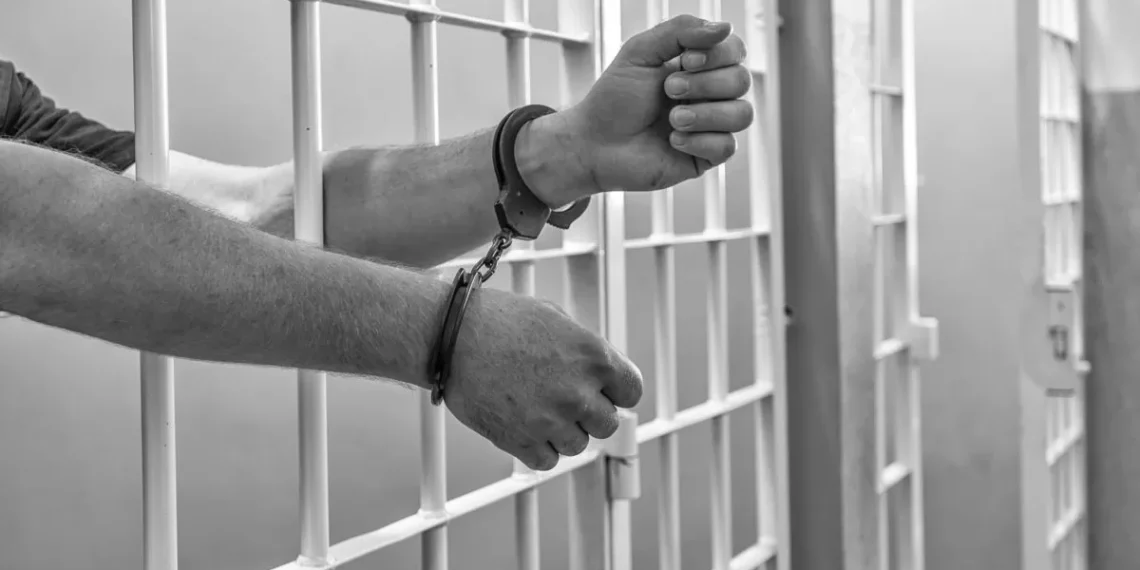 Homem embriagado é preso em Indaial após ameaçar ex-companheira em supermercado