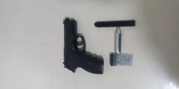 Homem é preso após supostamente ameaçar menores com simulacro de arma em Blumenau