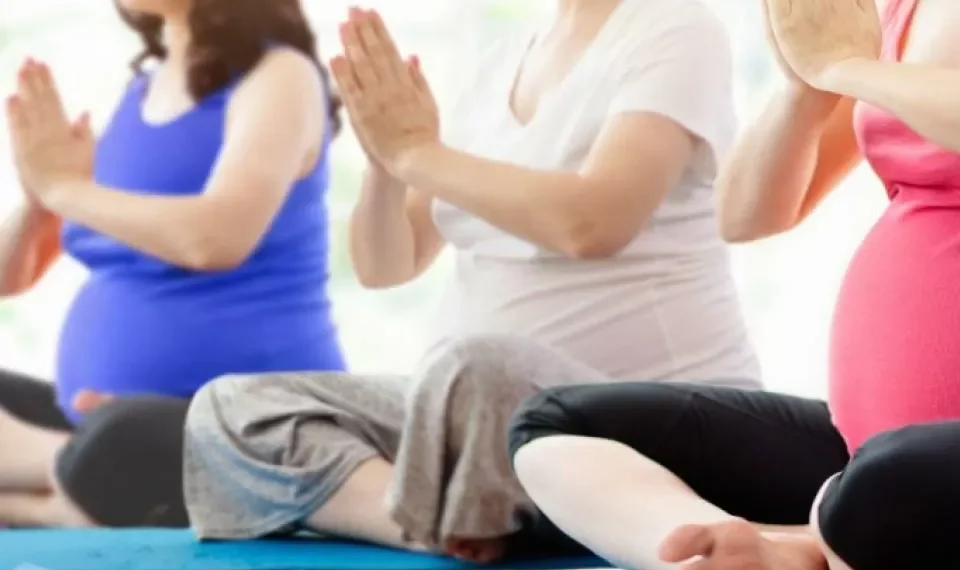 Este es el ejercicio que especialistas recomiendan las mujeres que están embarazadas