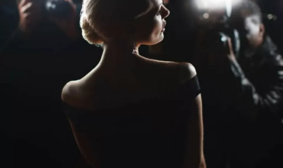 ¡No se puede sudar!: el fármaco que estarían usando personalidades para evitarlo