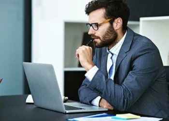 La profesión que tendría los sueldos más bajos en el país, según la IA