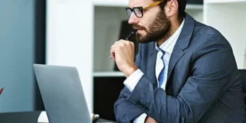 La profesión que tendría los sueldos más bajos en el país, según la IA