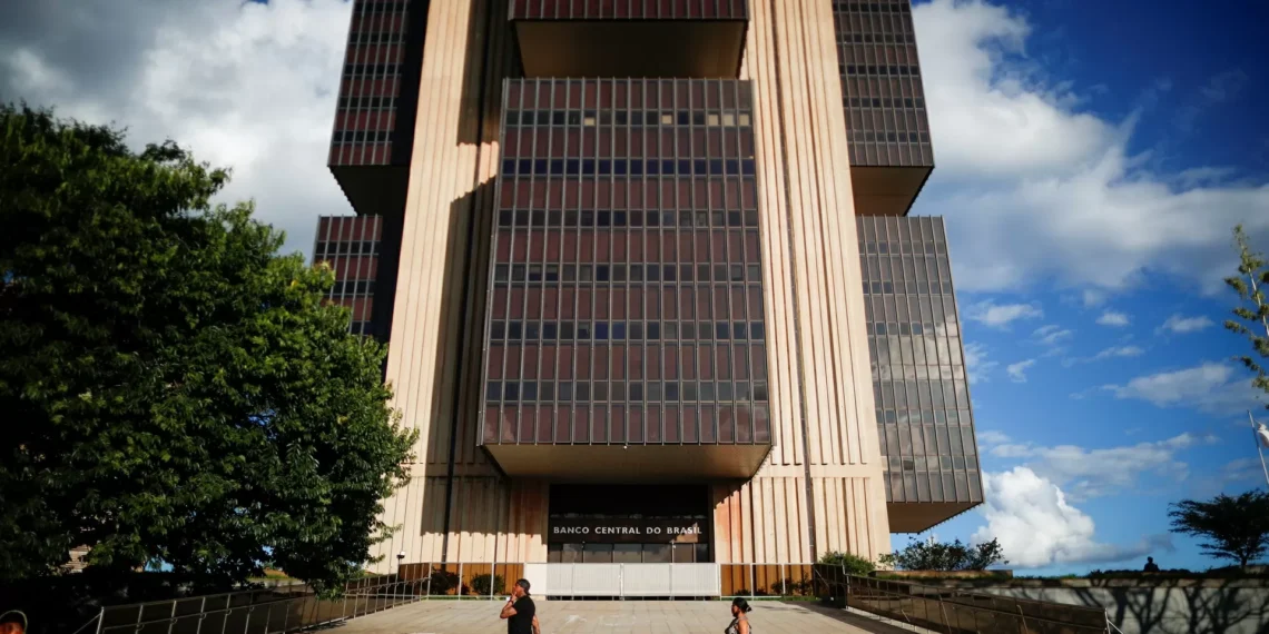 Investimento Direto no País (IDP) soma US$ 7,989 bilhões em agosto, afirma BC