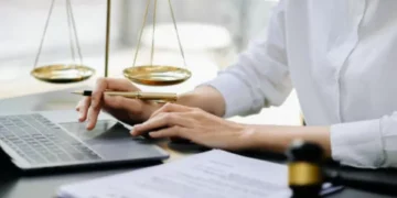 Por qué estudiar Derecho en Colombia sigue siendo un pasaporte al éxito económico