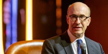 “Dólar vai cair muito, no mínimo entre 5% e 10%”, diz ex-economista-chefe do FMI