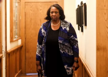 Em carta, quase 600 economistas defendem Lisa Cook e o Federal Reserve