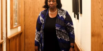 Em carta, quase 600 economistas defendem Lisa Cook e o Federal Reserve