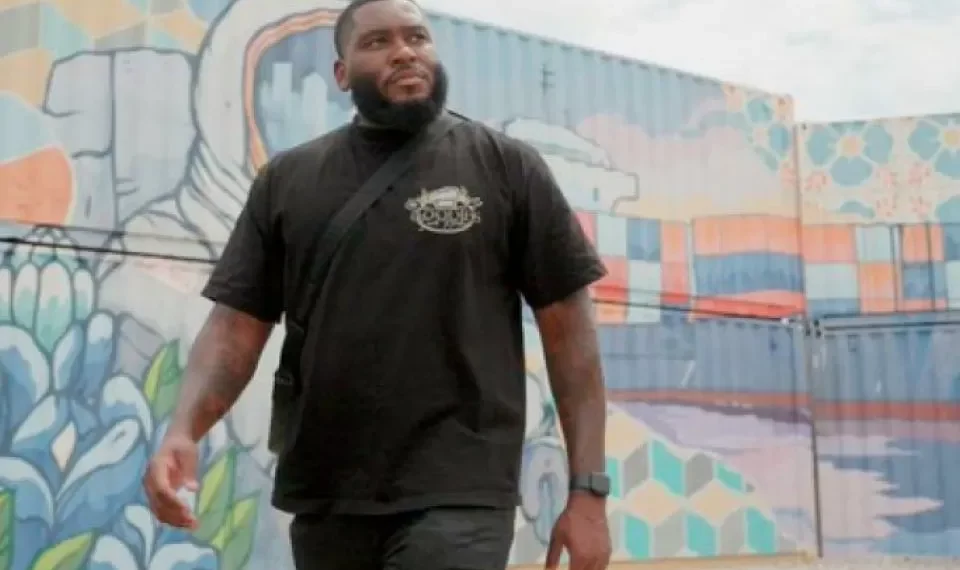 No quisieron contratarlo por sus antecedentes penales y hoy tiene un negocio millonario