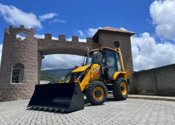 Rodeio adquire nova retroescavadeira para reforçar o setor de obras