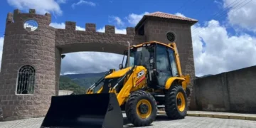 Rodeio adquire nova retroescavadeira para reforçar o setor de obras