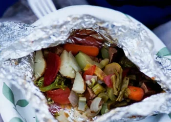 Papel aluminio para guardar comida: ¿cómo se debe usar?
