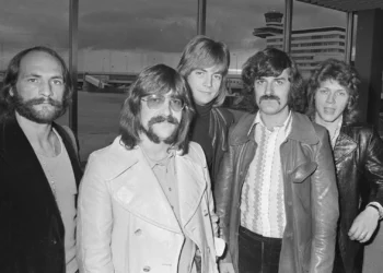 Morreu John Lodge, baixo e voz dos The Moody Blues