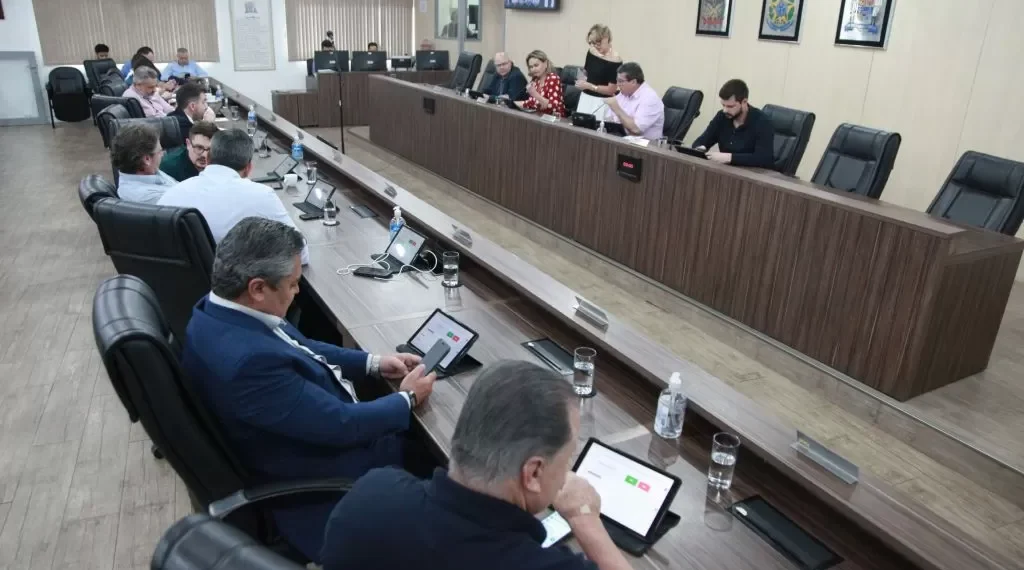 Blumenau aprova políticas de saúde mental para servidores e celebração da cultura gaúcha