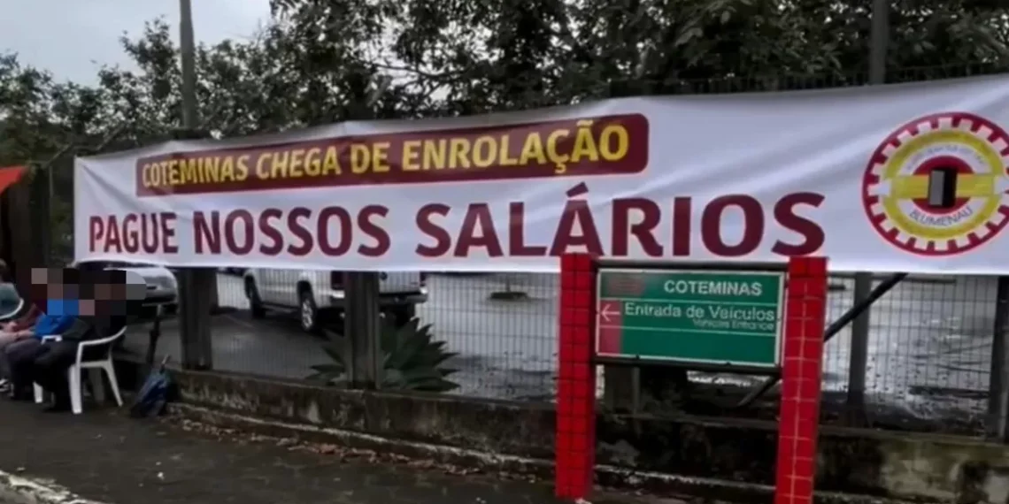 Trabalhadores da Coteminas em Blumenau param atividades por atraso de salários