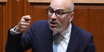 Pinto Luz garante que Portugal continuará a ter “contas certas”