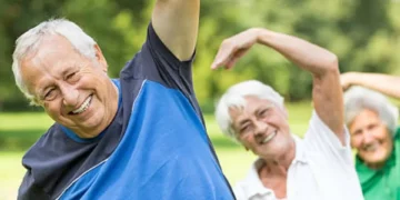 El ejercicio que mayores de 60 años no deben dejar de hacer si quieren ser saludables