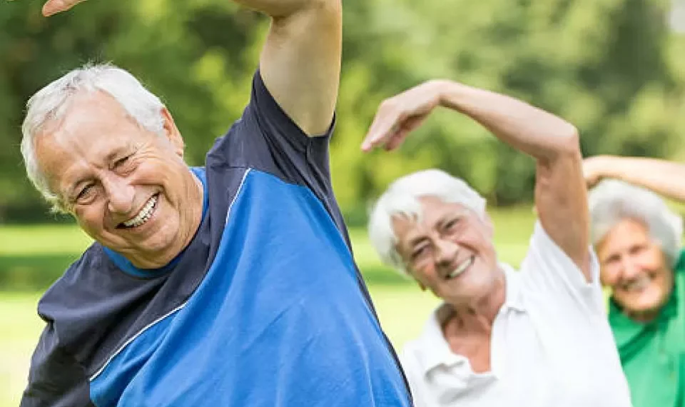 El ejercicio que mayores de 60 años no deben dejar de hacer si quieren ser saludables