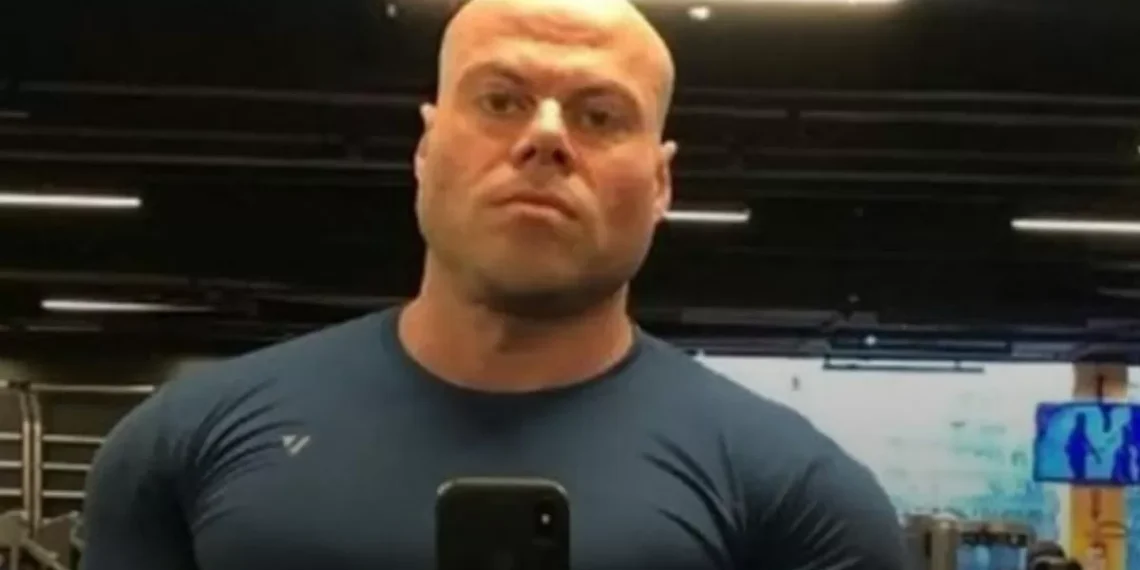 Em SC, fisiculturista assassinado com 21 facadas pela esposa era espionado por buracos na parede