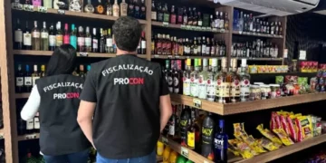 Procon de Blumenau intensifica fiscalização de bebidas alcoólicas após alerta sobre metanol