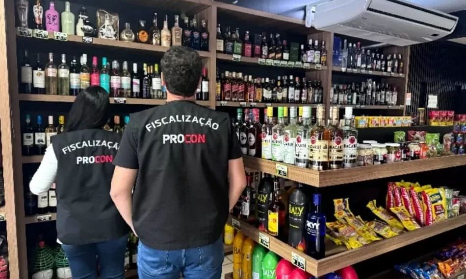 Procon de Blumenau intensifica fiscalização de bebidas alcoólicas após alerta sobre metanol