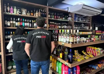 Procon de Blumenau intensifica fiscalização de bebidas alcoólicas após alerta sobre metanol