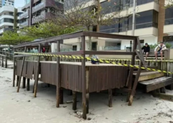 Itapema pode decretar emergência após destruição causada pela ressaca