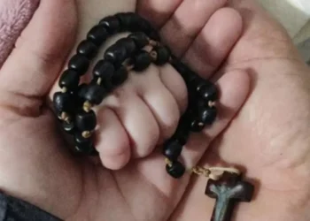 Família de bebê que morreu após ter parada cardiorrespiratória em creche de SC autoriza doação de órgãos