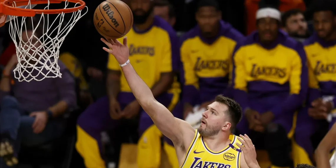 NBA. LA Lakers vão mudar de mãos