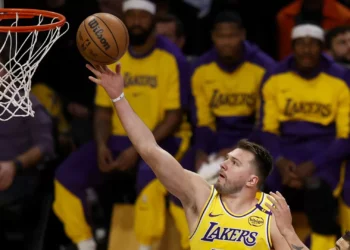 NBA. LA Lakers vão mudar de mãos