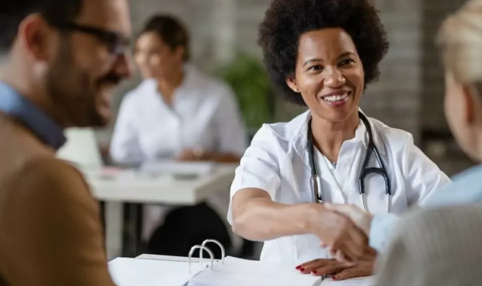 Clínicas en Colombia operan con cobertura insuficiente: ¿por qué están mal aseguradas?