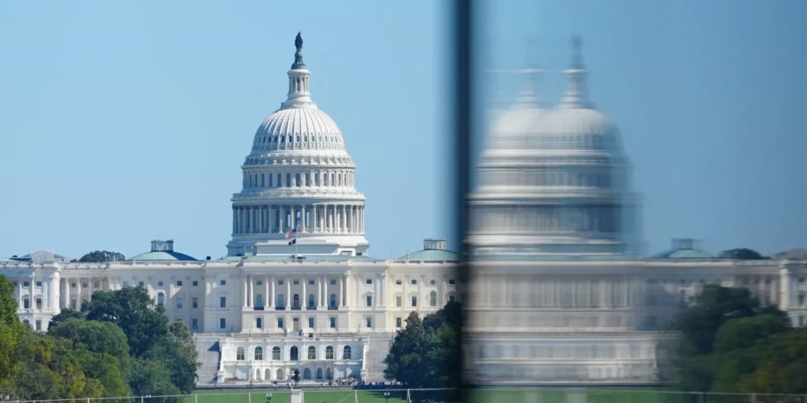 Paralisação do governo dos EUA entra no 6º dia com ameaça de demissões