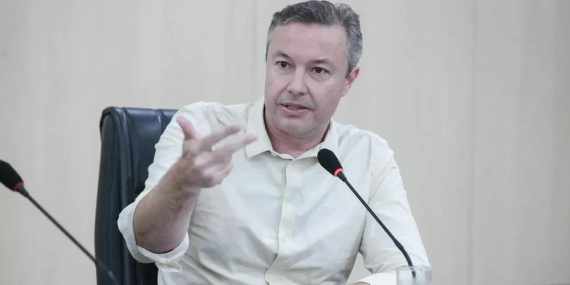 Ex-prefeito Napoleão Bernardes presta esclarecimentos à CPI do Esgoto de Blumenau