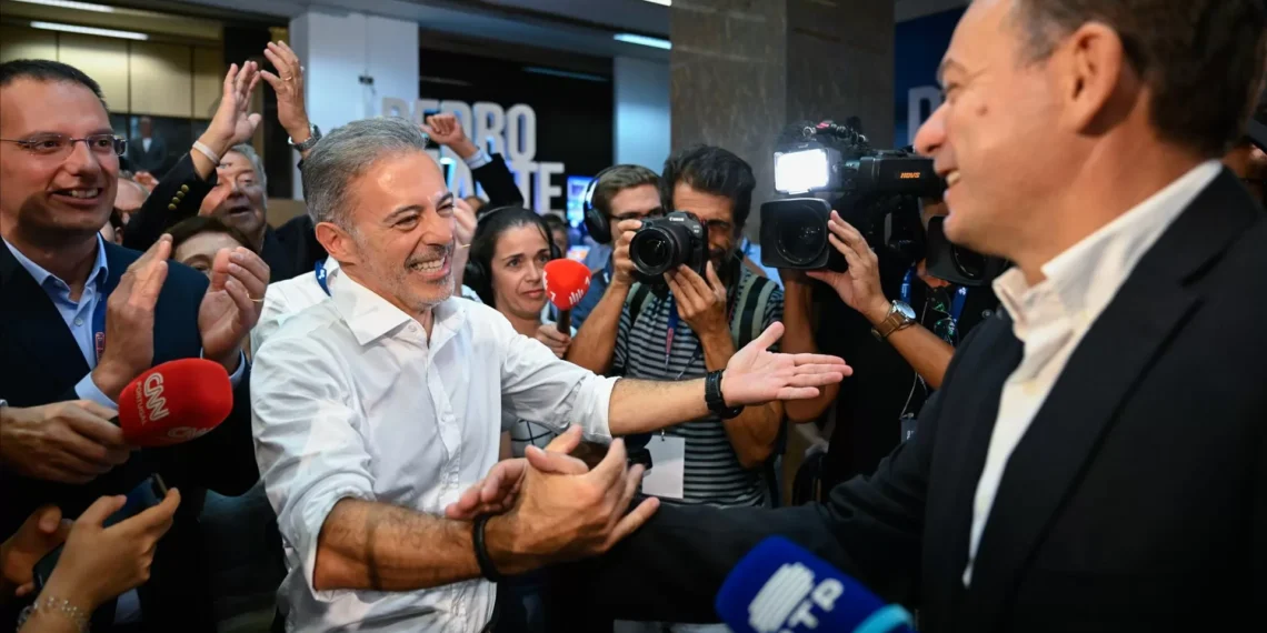 “Novo líder do Norte”: a noite vitoriosa de Pedro Duarte acabou num abraço