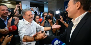 “Novo líder do Norte”: a noite vitoriosa de Pedro Duarte acabou num abraço