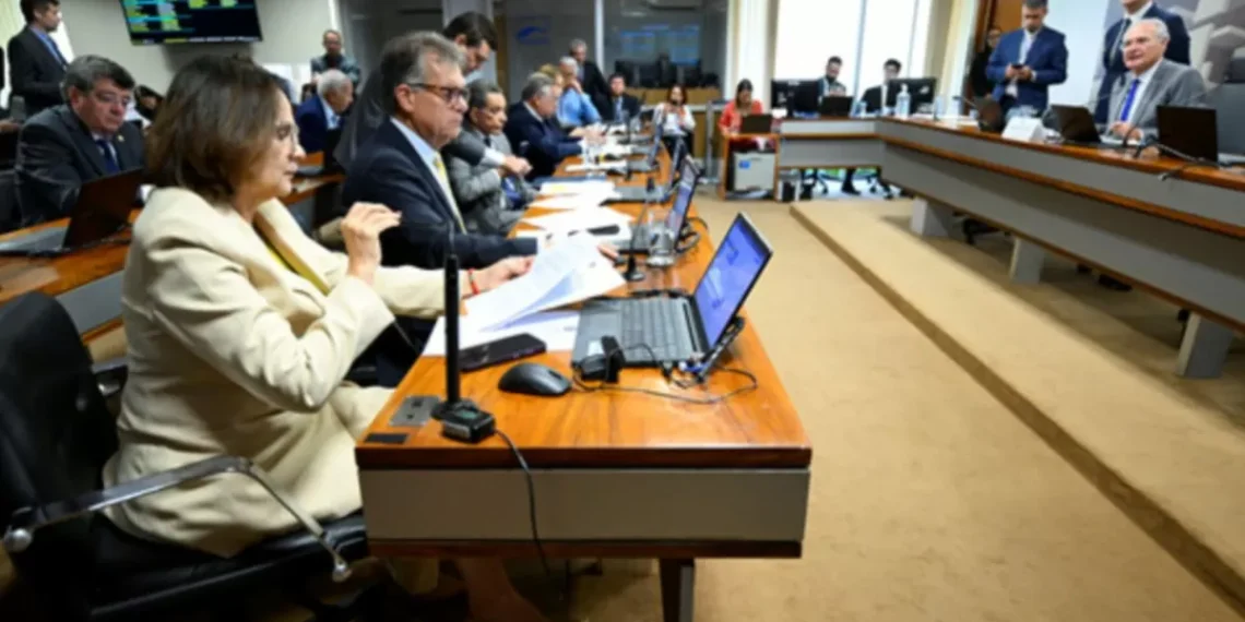 Senado interrompe análise de auxílio de R$ 500 para famílias de pessoas com TEA