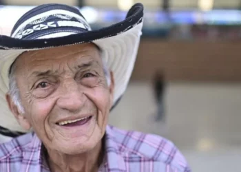 Qué es el programa Dignidad Mayor y cuántas personas se han inscrito en Colombia