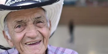 Qué es el programa Dignidad Mayor y cuántas personas se han inscrito en Colombia