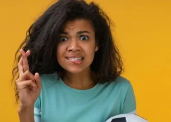 Hacer ‘pollas’ futboleras en su trabajo lo podría dejar sin empleo: esto dice la ley