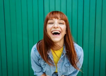 Harvard descubrió en un estudio qué es lo que realmente hace feliz a las personas