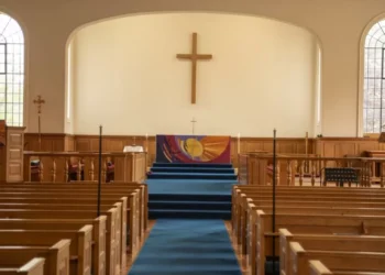 Video: captan a sacerdote en momento íntimo con la prometida de un feligrés
