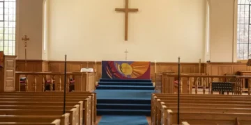 Video: captan a sacerdote en momento íntimo con la prometida de un feligrés